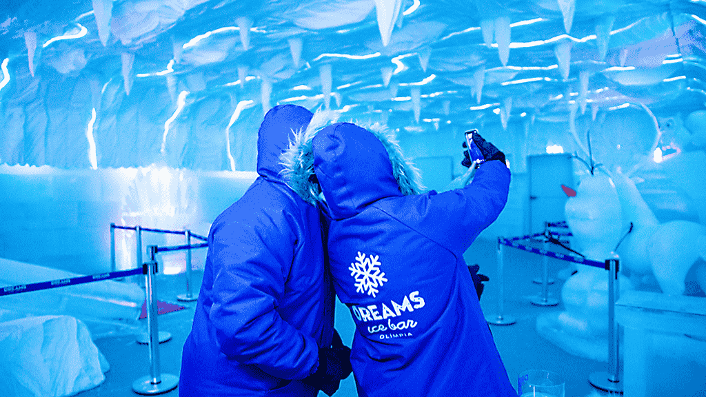 Dreams Ice Bar Olímpia: um ambiente onde tudo é gelo, de esculturas a drinks! Prepare-se para uma experiência congelante e inesquecível!